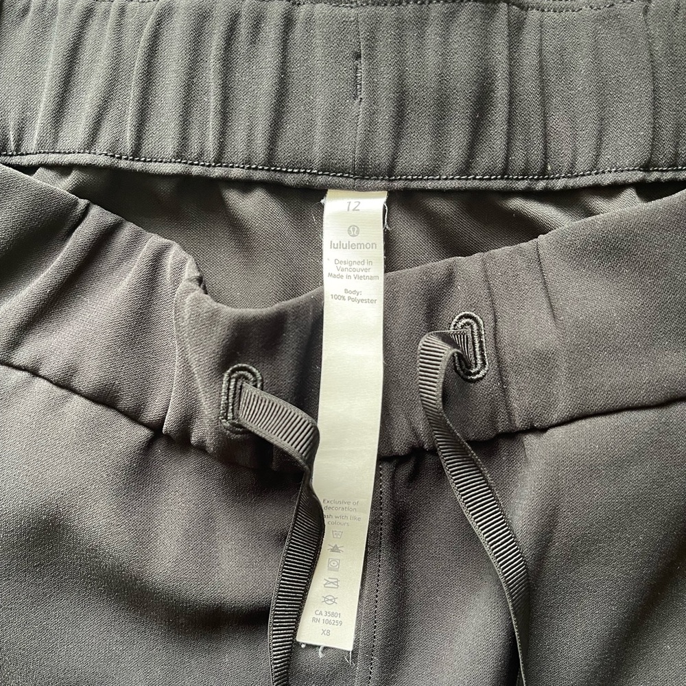 Lululemon black cropped pants - Picture 3 of 6